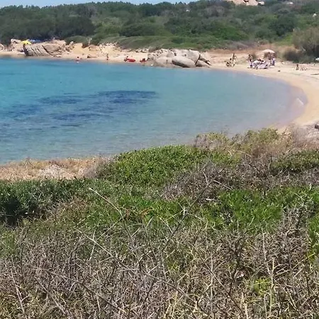 Baja Sardinia بيت للعطل